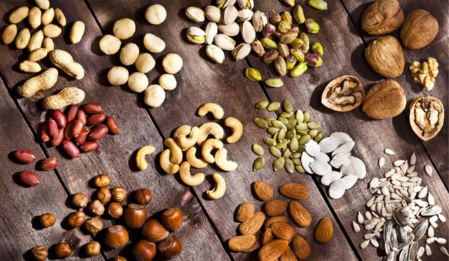 Bác sĩ chỉ ra 4 lưu ý khi ăn 7 loại hạt quen thuộc ngày Tết để không bị tăng cân, khó chịu đường tiêu hóa - Ảnh 1.