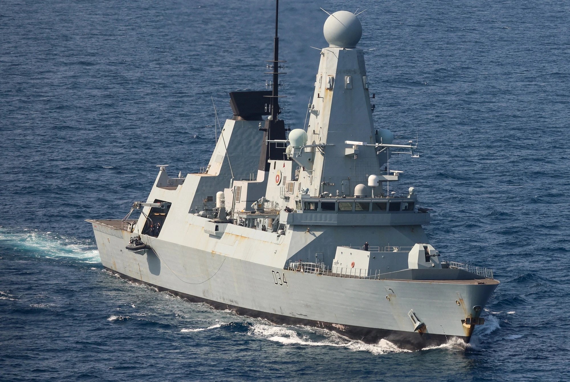 Houthi tấn công tàu Mỹ đến hỗ trợ Israel, nhắm mục tiêu vào chiến hạm Anh?- Ảnh 1.